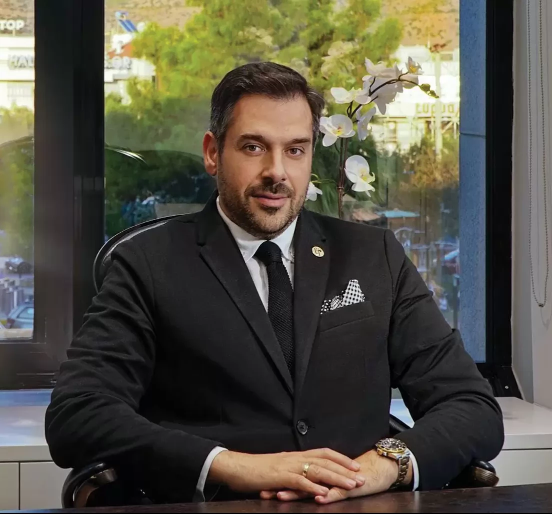 Dr. Lefteris Papanikolaou